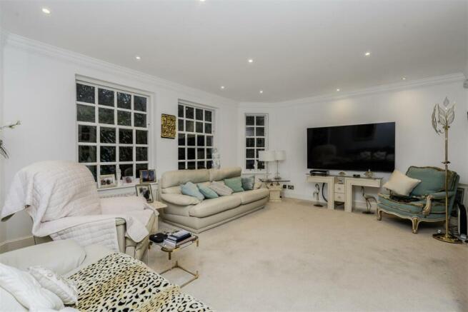 Davidson Frost-Wellings, DFW, Wellington House, Ay