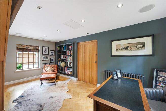 4 bed Detached for sale Image 10