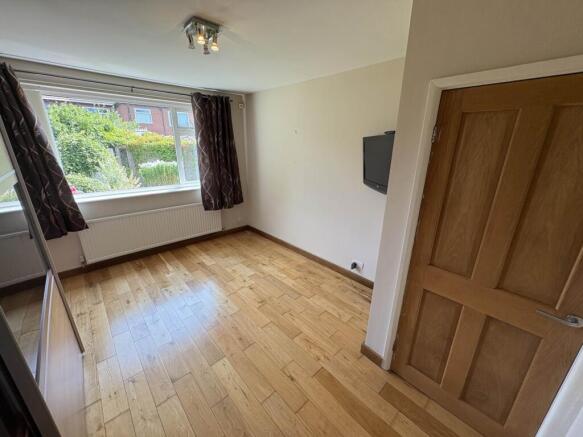 2 bed Semi-Detached Bungalow for sale Image 11