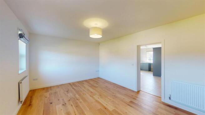 4 bed Semi-Detached to rent Image 7