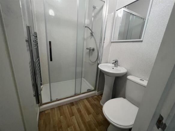 1 bed House Share to rent Image 6