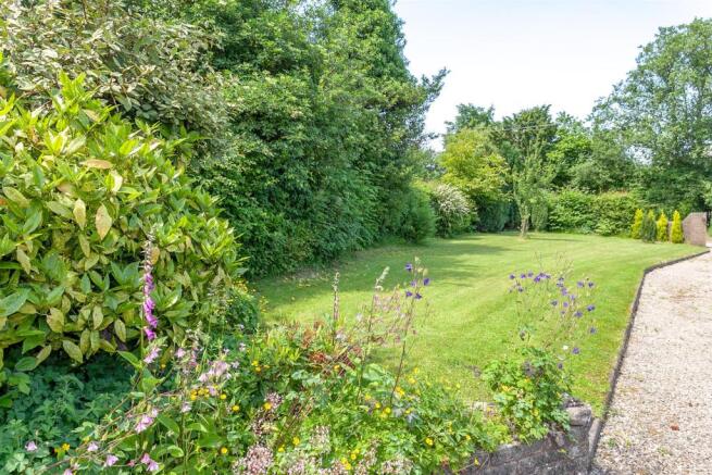 Front Garden 4.jpg