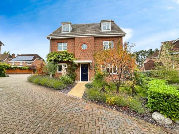 6-bed detached on Marrow Meade, Fleet, Hampshire, £685,000