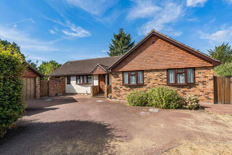 Pine Walk, Bookham KT23