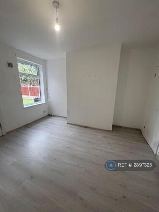 3 bed Terraced to rent Image 5