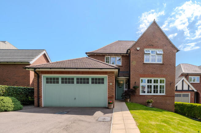 AN EXCELLENT EXAMPLE OF MODERN & STYLISH LIVING