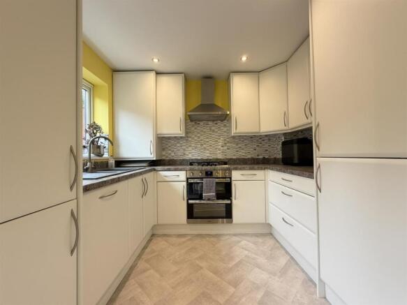 3 bed Semi-Detached for sale Image 5