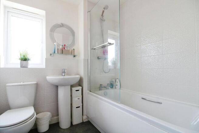2 bed Semi-Detached to rent Image 8