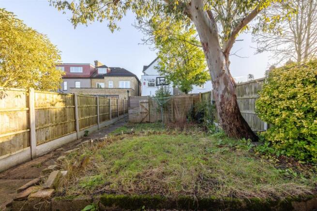 Chelmsford Road, E18