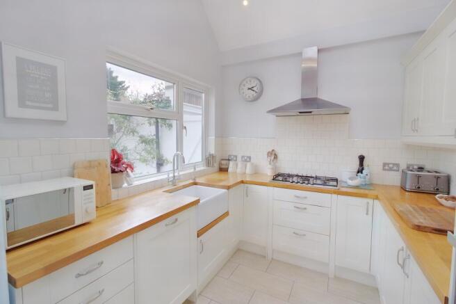 BESPOKE FITTED KITCHEN