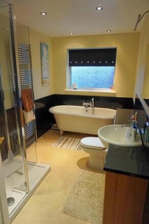 LUXURY FIRST FLOOR F