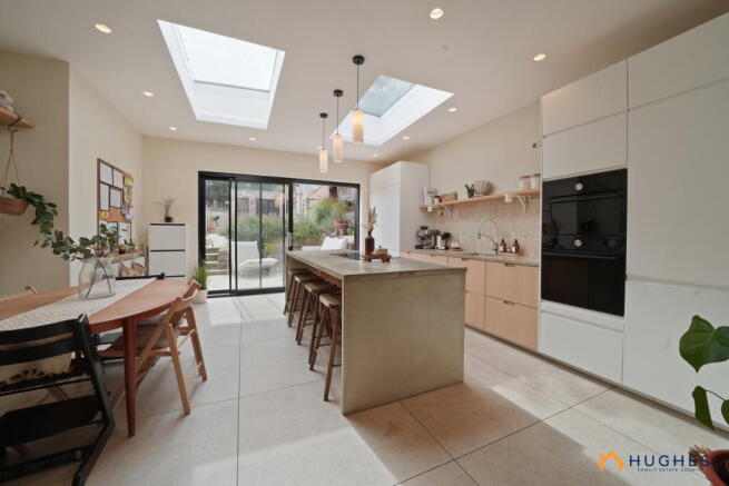 4 bed Semi-Detached for sale Image 8