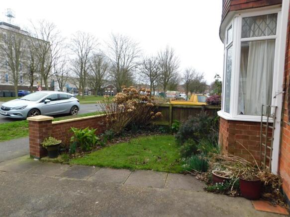 FRONT GARDEN