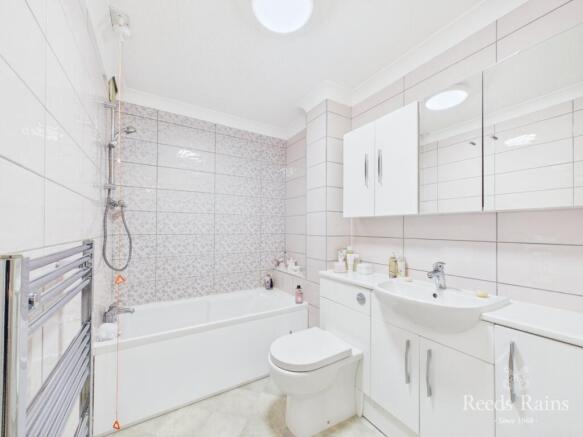 2 bed Apartment for sale Image 5