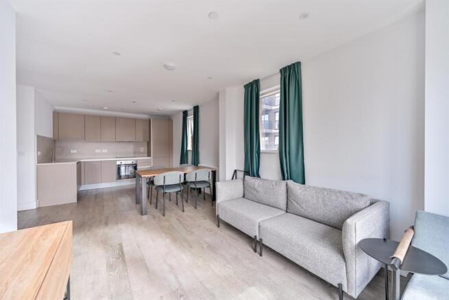 KITCHEN/LIVING ROOM