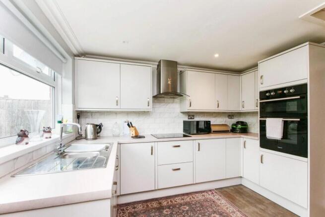2 bed Semi-Detached for sale Image 8