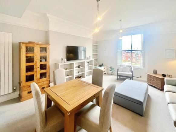 3 bed Apartment for sale Image 4