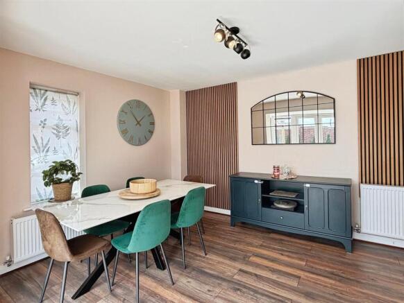 4 bed Detached for sale Image 8