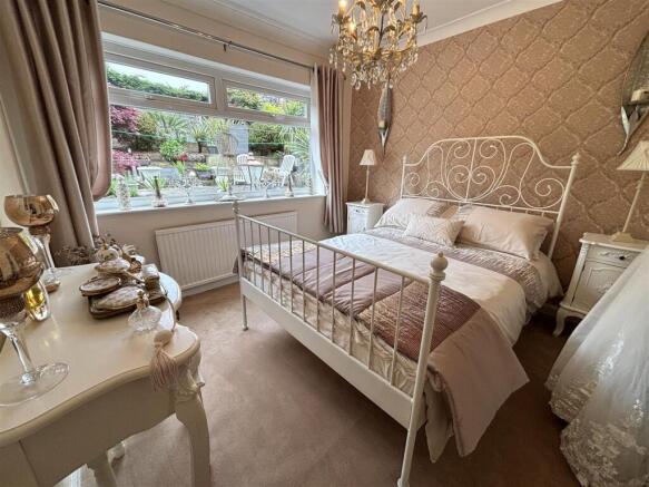 4 bed Detached for sale Image 4