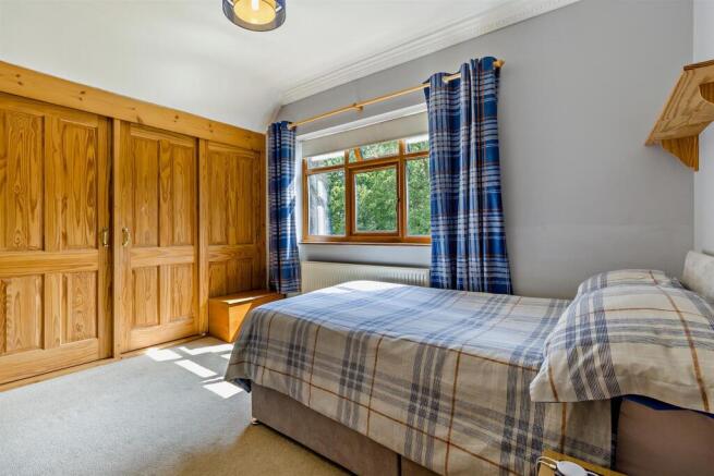 3 bed House for sale Image 10