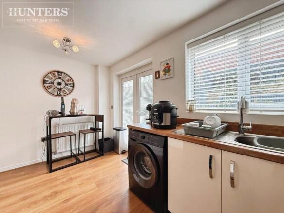 2 bed Semi-Detached to rent Image 6