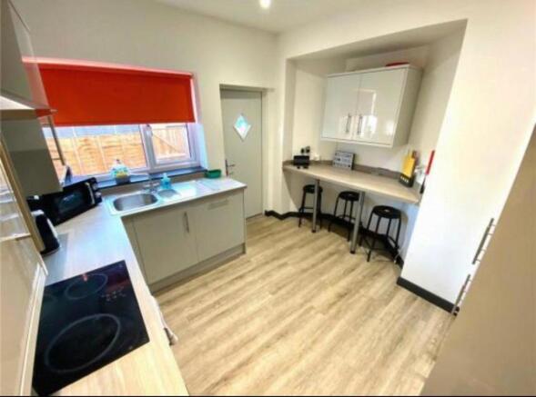 kitchen 2.jpg