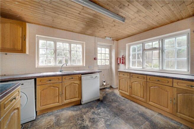 6 bed Town House for sale Image 6