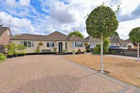 Manor Grove, Fifield, Maidenhead, Berkshire, SL6