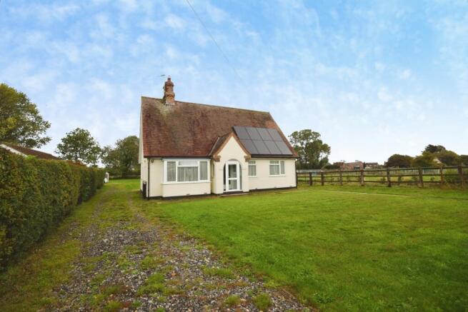 2-bed detached on Wainfleet Road, Irby In The Marsh, PE24, £300,000
