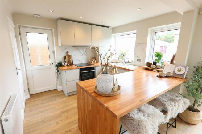 DINING/KITCHEN