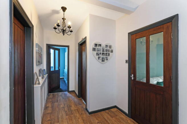 4 bed Detached for sale Image 12