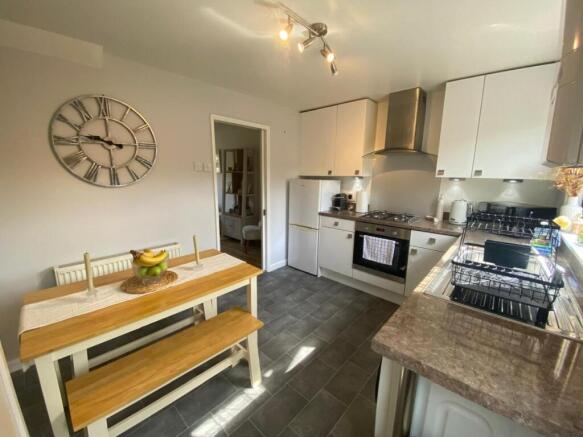 2 bed Semi-Detached to rent Image 4