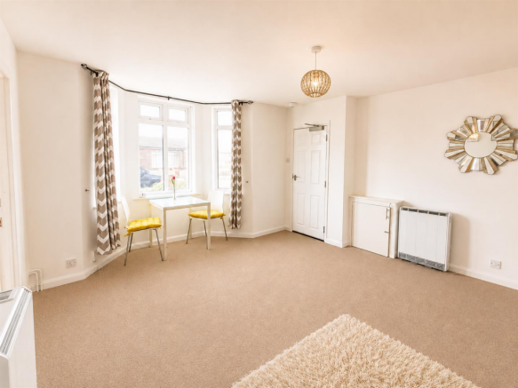 Lounge/Dining Area