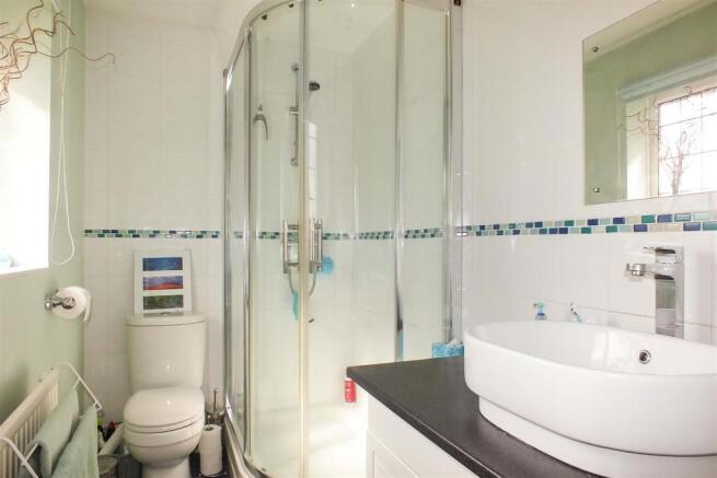EN SUITE SHOWER ROOM