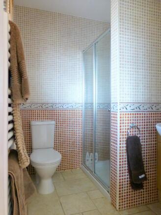 EN SUITE SHOWER R...