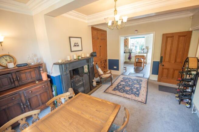 5 bed Detached for sale Image 7