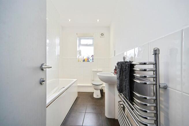 2 bed Flat for sale Image 7