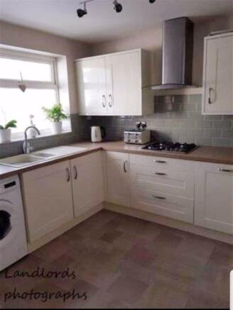 Kitchen (Alternative View)
