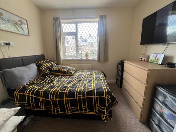 5 bed Semi-Detached for sale Image 7