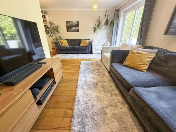 5 bed Town House for sale Image 5