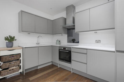 High Road, Whetstone, N20