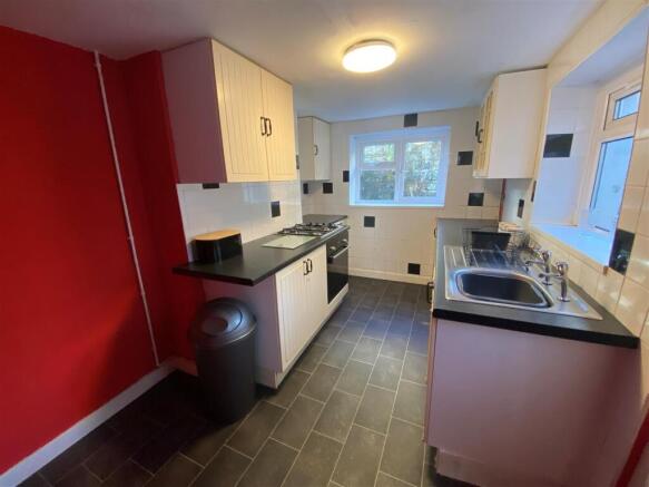 64 Queen Street - kitchen 2.jpg