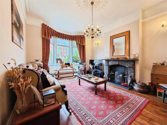 6 bed Detached for sale Image 7