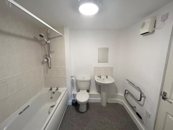 2 bed Flat to rent Image 4