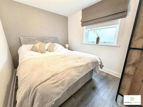 4 bed Apartment for sale Image 12