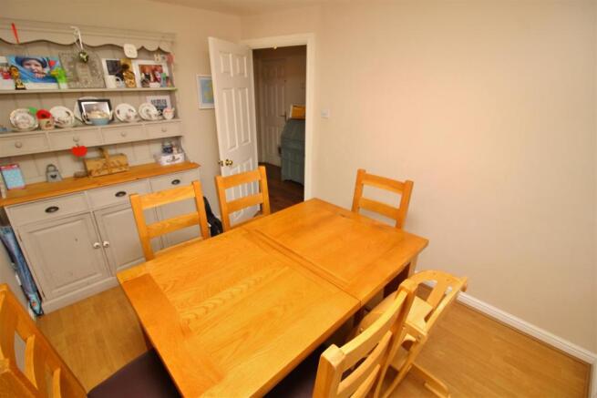 21 DIning.JPG