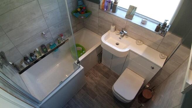 6 Cae'r Efail - Bwlchgwyn - Bathroom.jpg