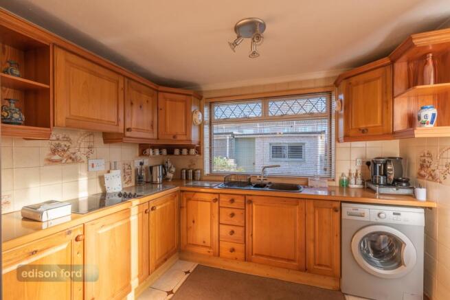 4 Lydebrook Close (2)