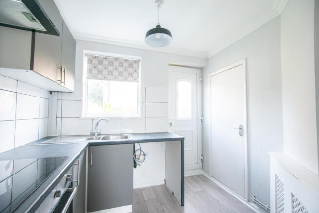 2 bed Semi-Detached to rent Image 6