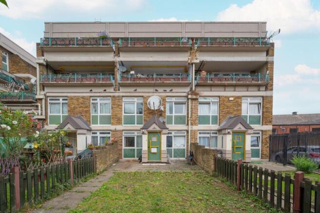 4-bed flat on Stockwell Park Road, Stockwell, London, SW9, £425,000